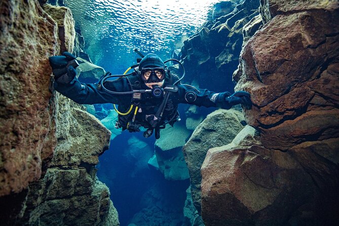 Silfra: Diving Between Tectonic Plates - Meet on Location - The first hour: forms, gear, and a careful safety briefing