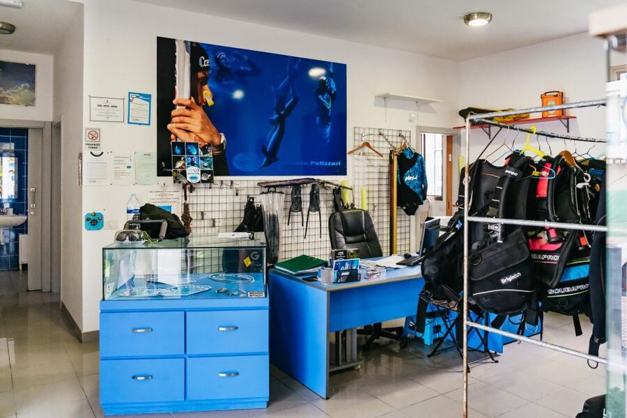 Tenerife: Scuba Diving Experience with Instructor and Gear - What the $77 price includes