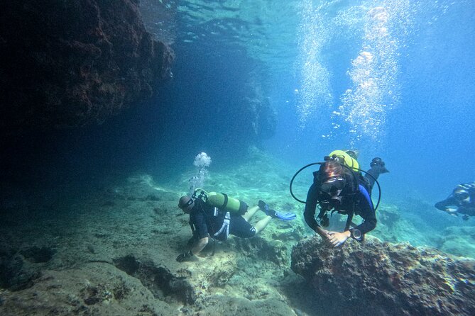 Try Scuba Diving in Athens - Choosing equipment and heading to the bay