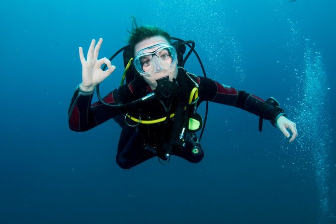 Two Dives for certified divers in Fujairah - The boat setup makes a long day easier