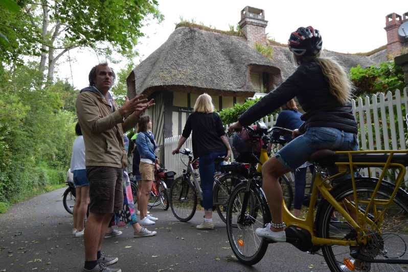 Visite guidée à vélo à Cabourg & Dives-sur-Mer en français - Reading the villas, including Villa Les Bosettes