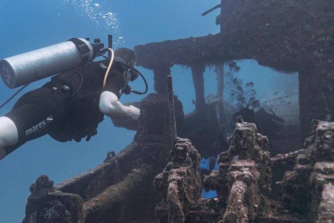 Waikiki 2 Tank World Class Wreck SCUBA Diving - Certified Only - Who should book this two-tank outing